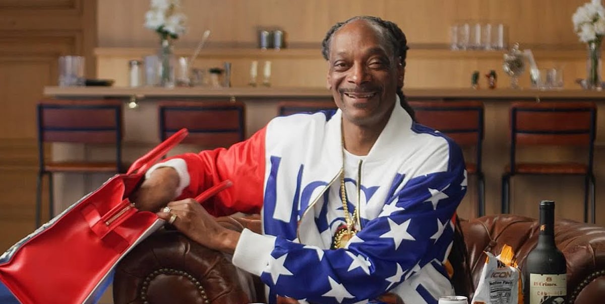 Snoop emphasises that his outfits and bags must always coordinate perfectly. - Vogue